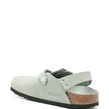 Green sandals,back view