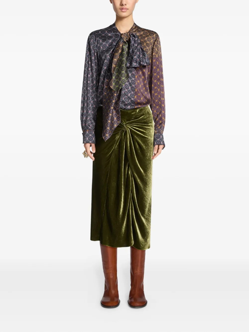 Green skirt, full body view