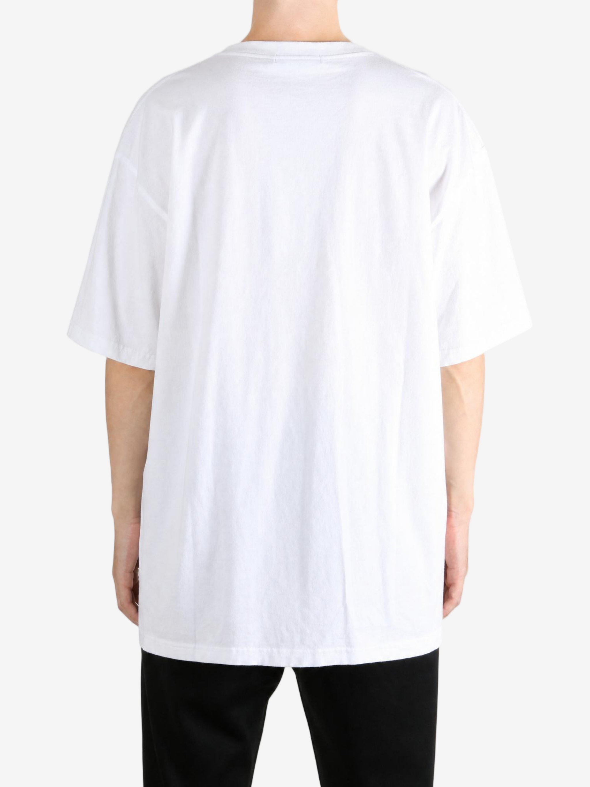 White t-shirt, full body view