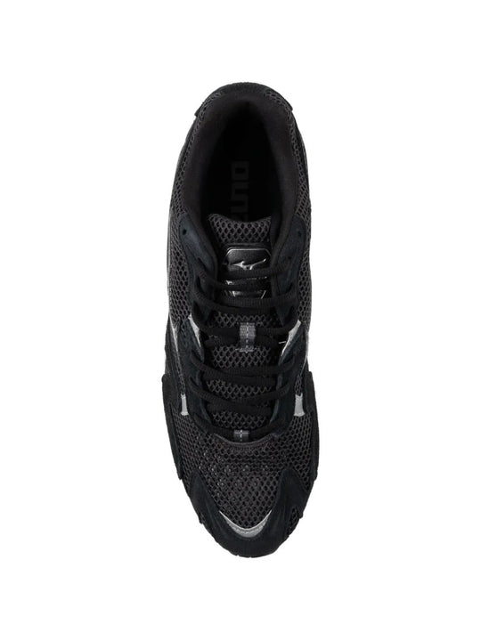 Black shoes, front view