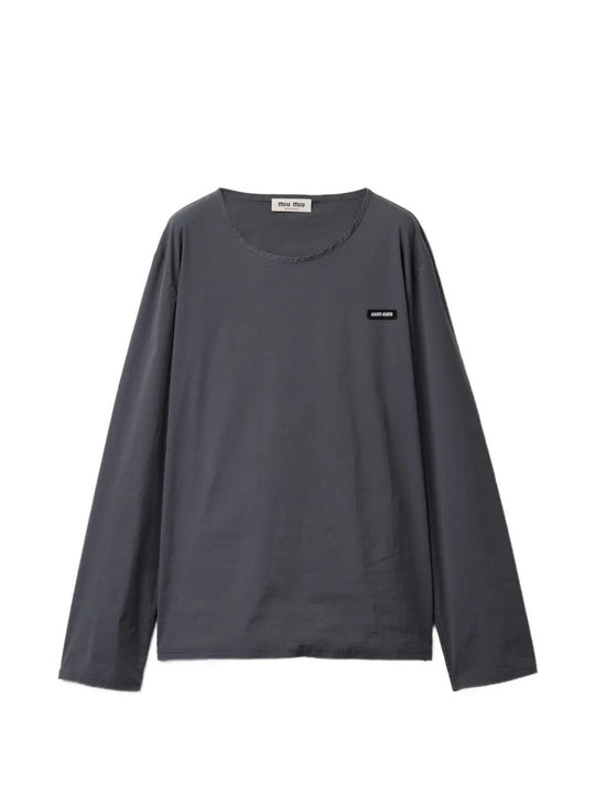 Grey top, front view
