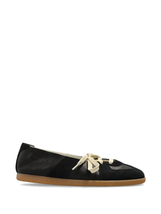 Black shoes, front view