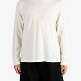 White t-shirt, full body view