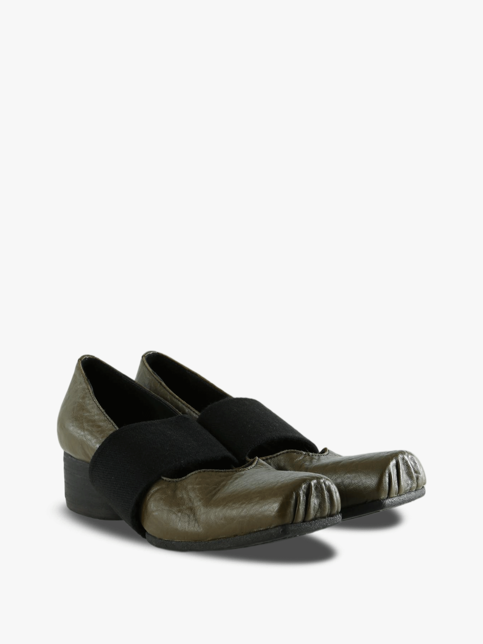 Green shoes, front view