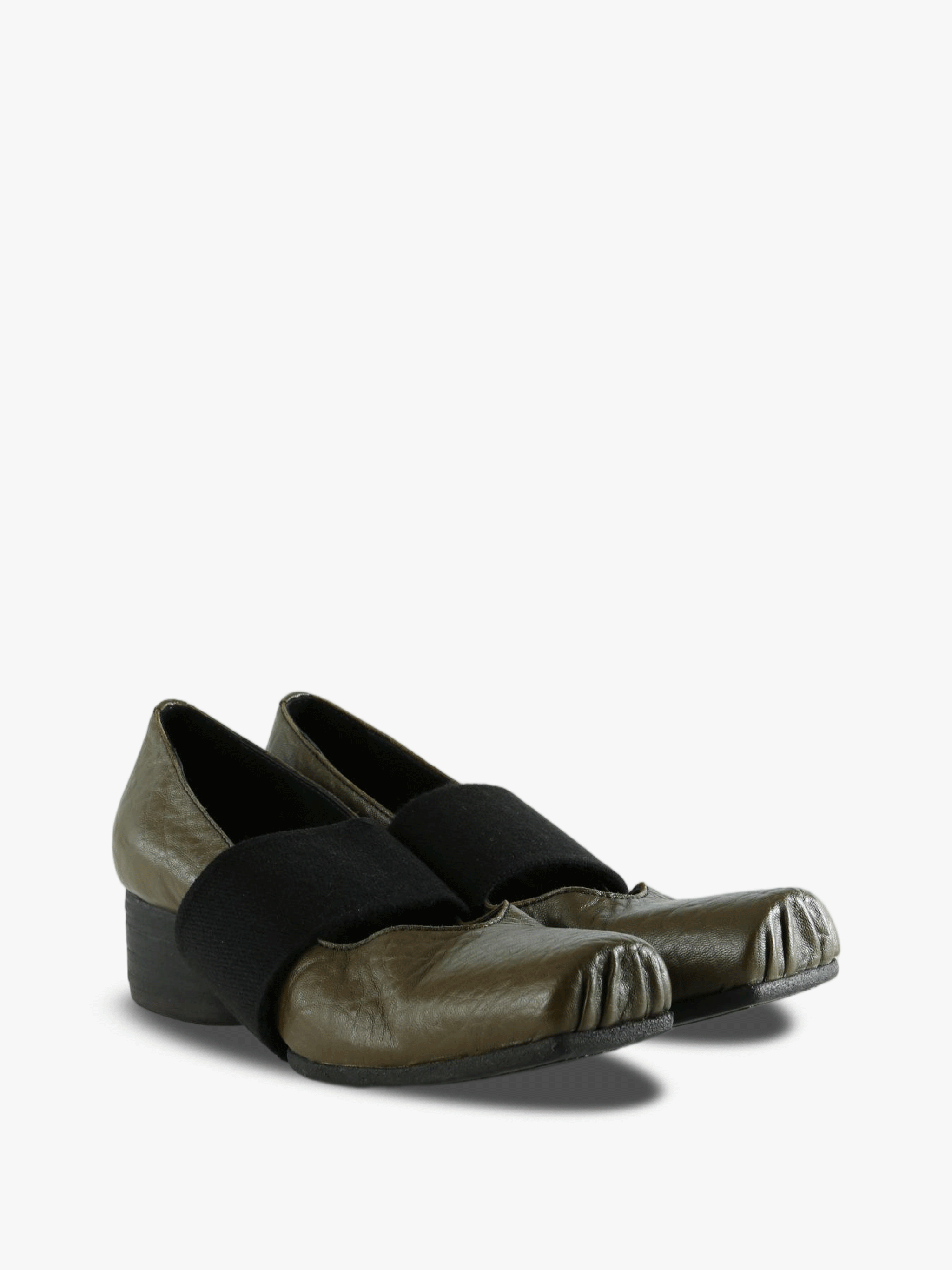 Green shoes, front view