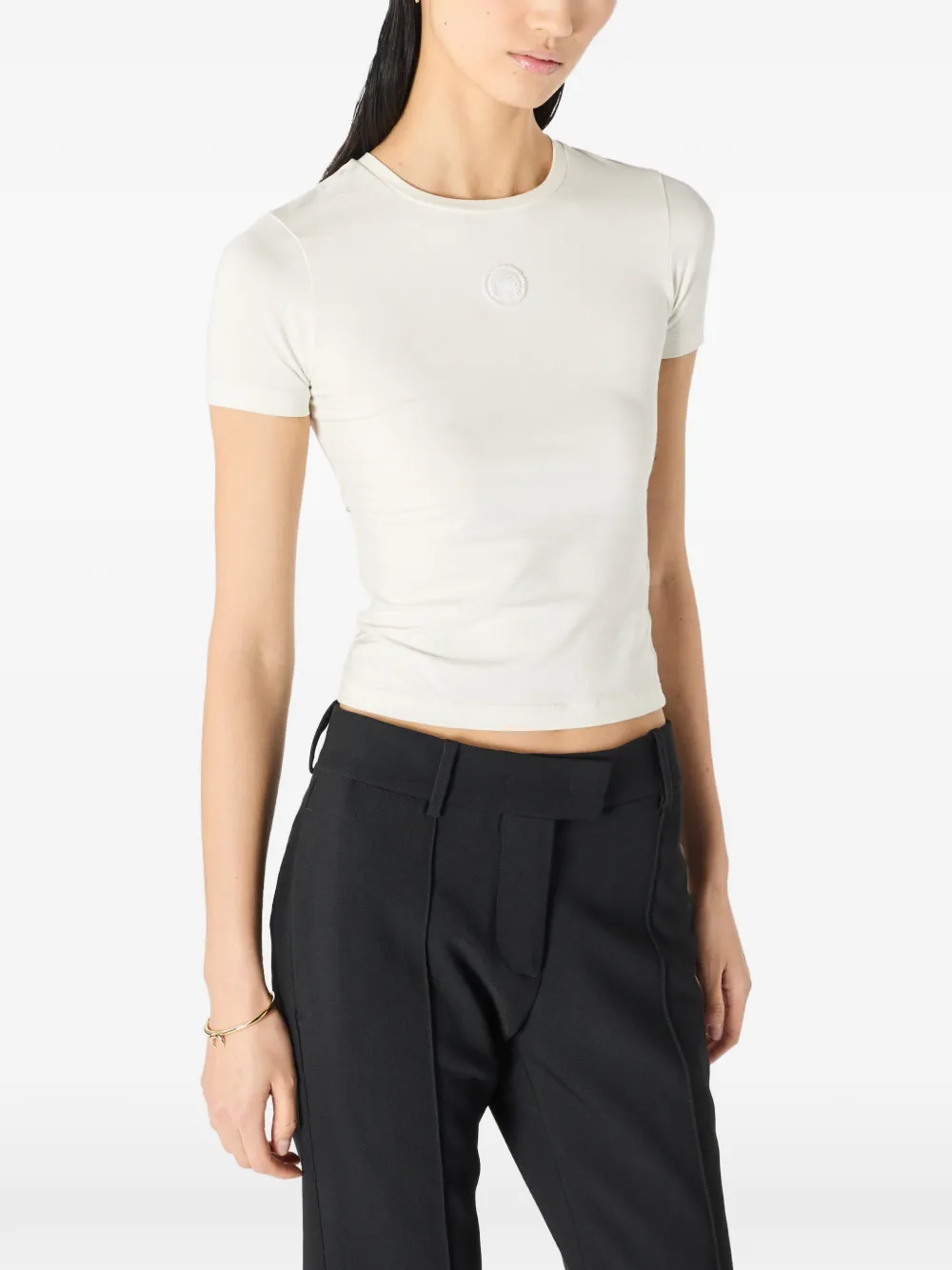 White tops worn by a person, showing the tops' fit