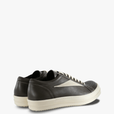 Black shoes, back view