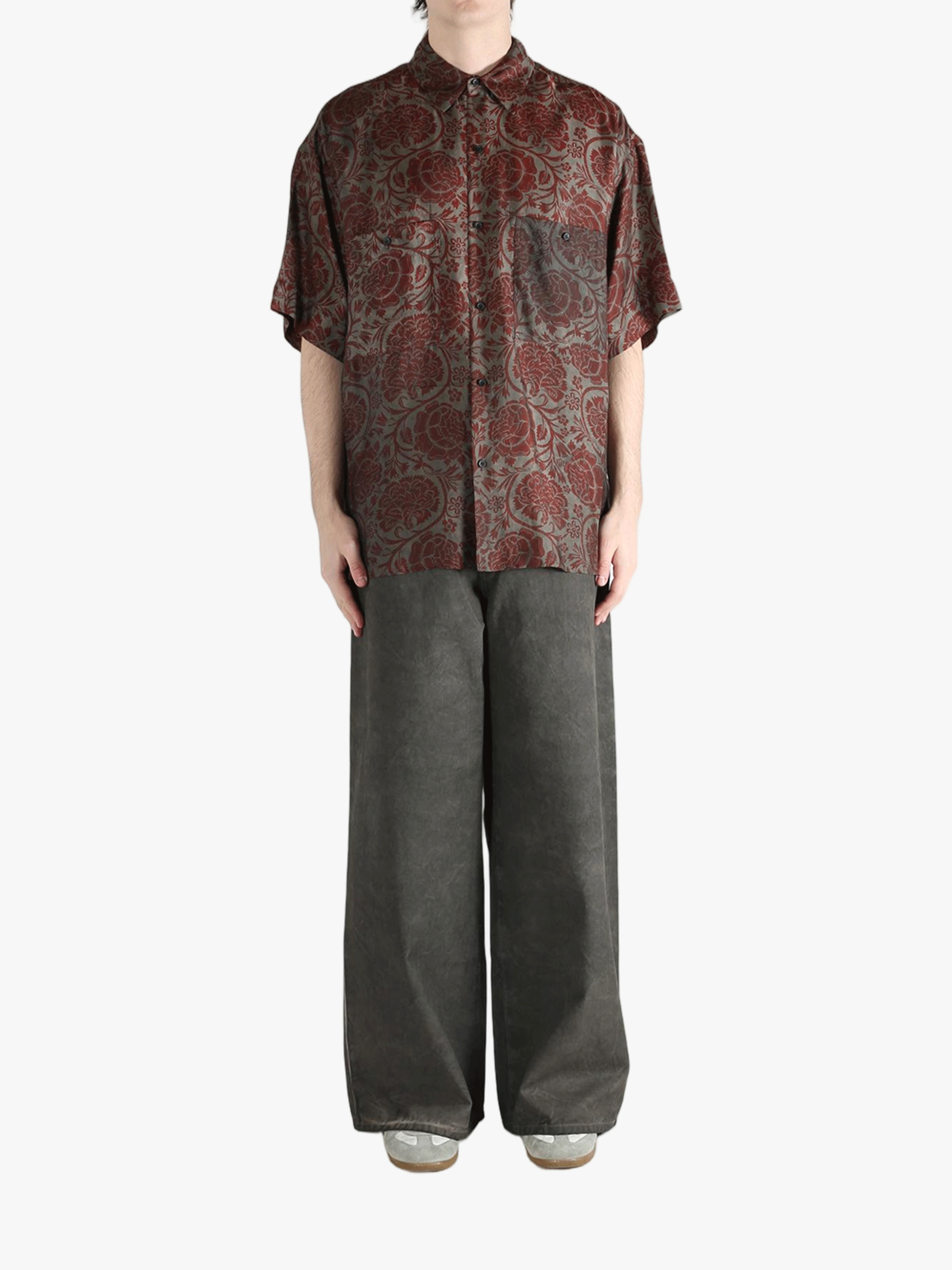 Grey shirt, full body view