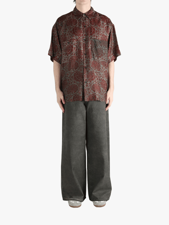 Grey shirt, full body view