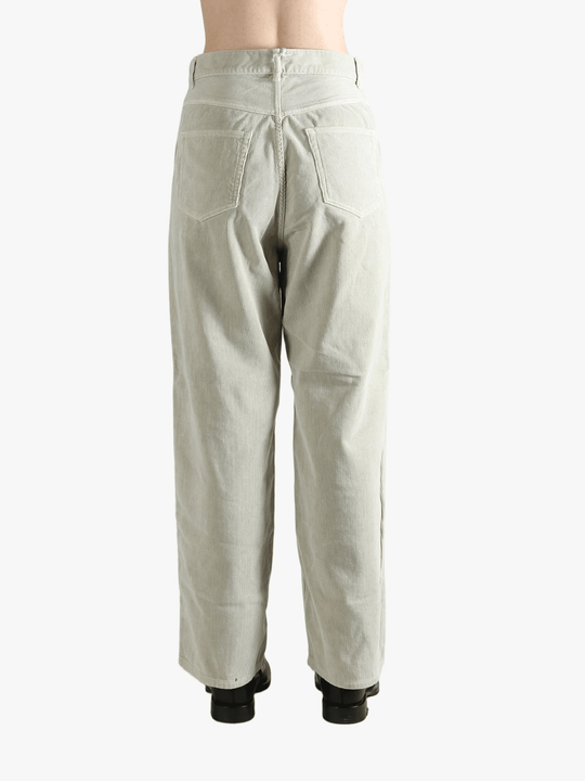 White pants worn by a person, showing the pants' fit