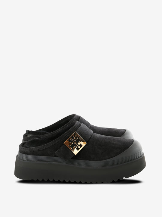 Black shoes,front view