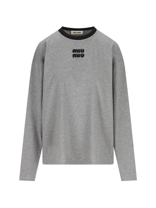 Grey shirt, front view
