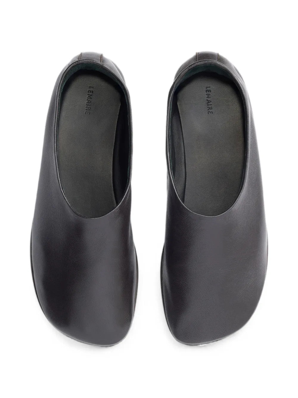 Black shoes, front view