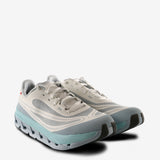 White sneakers,side view