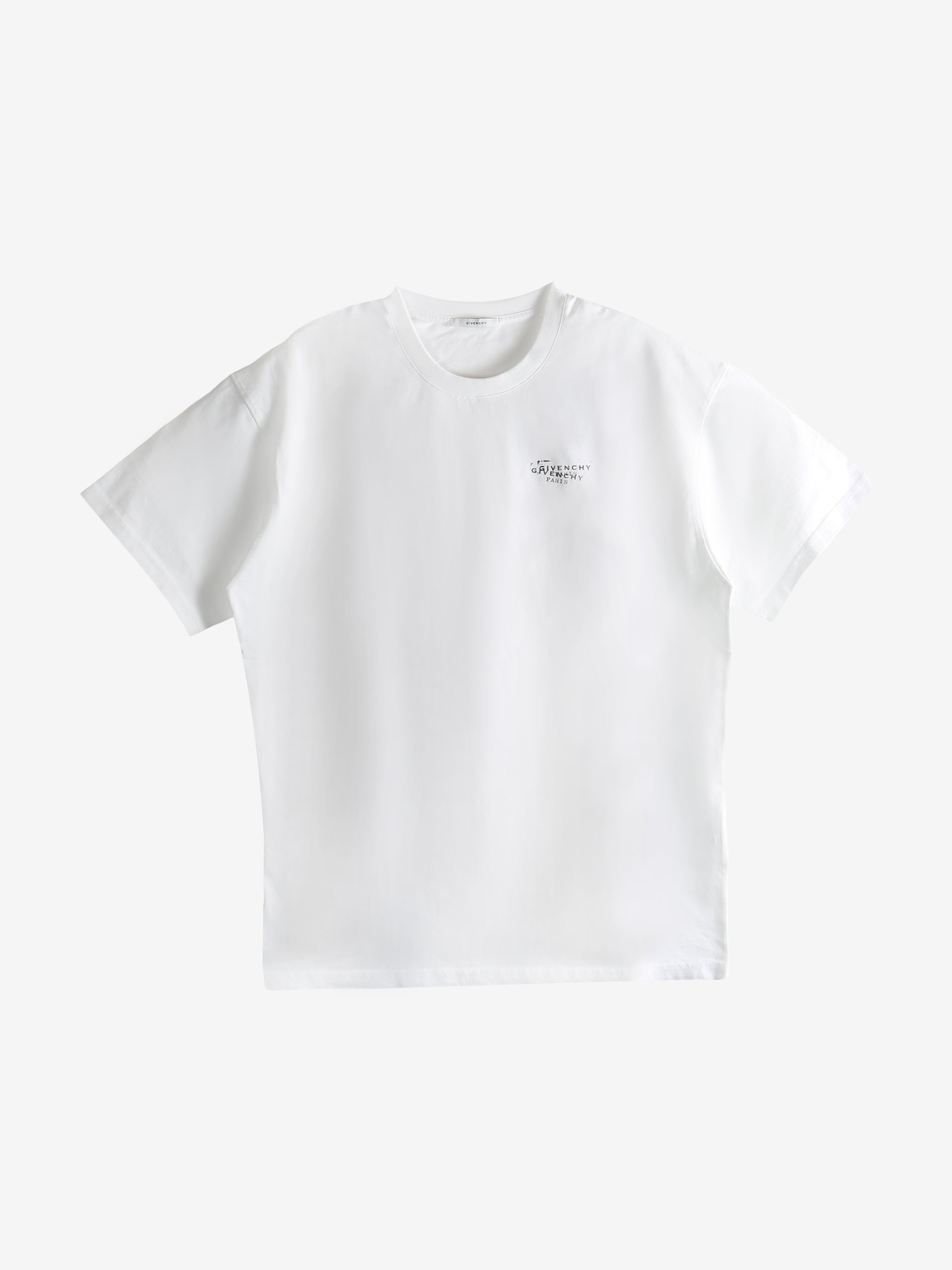 White t-shirt,front ivew