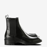 Black boots,front view