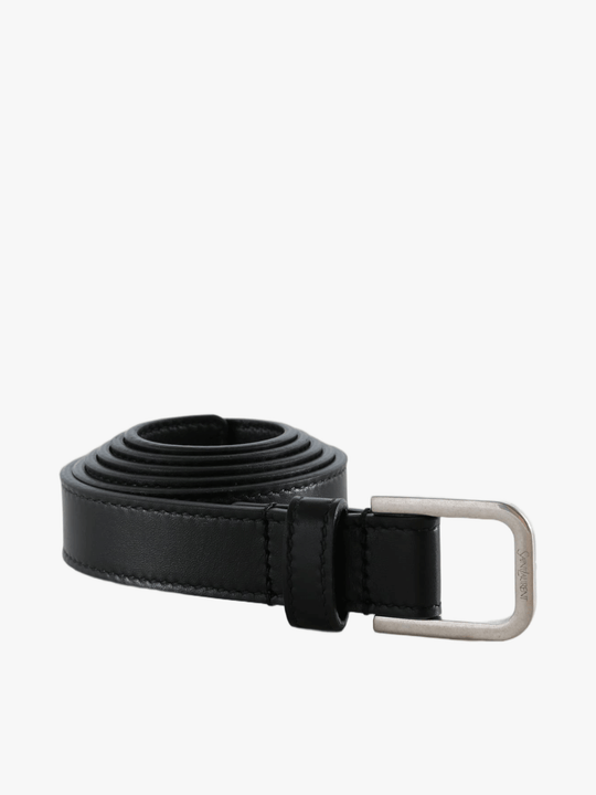 Black accessories, front view