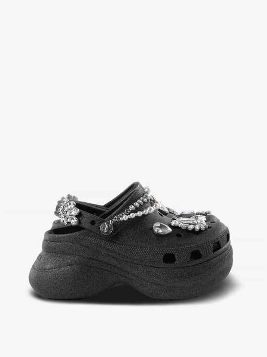 Black shoes, front view