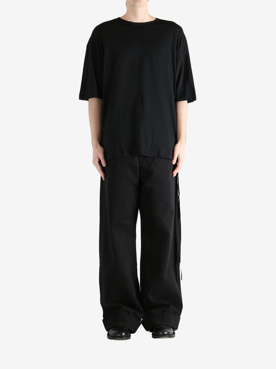 Black T-shirt, full body view