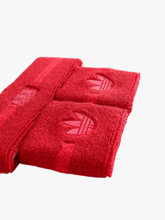 Red accessories, front view