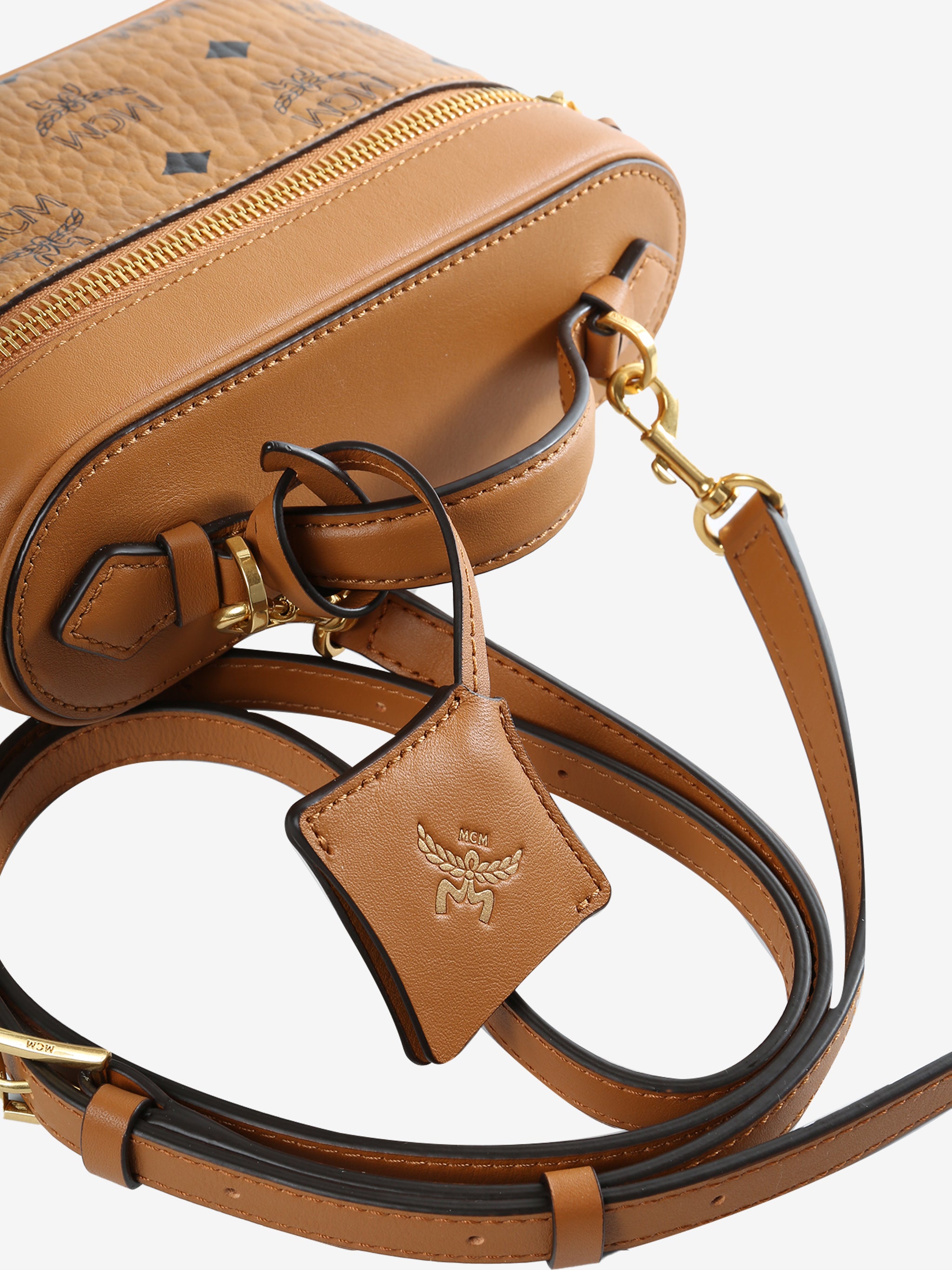 Close up of brown bag, showing texture of the Polyurethan fabric