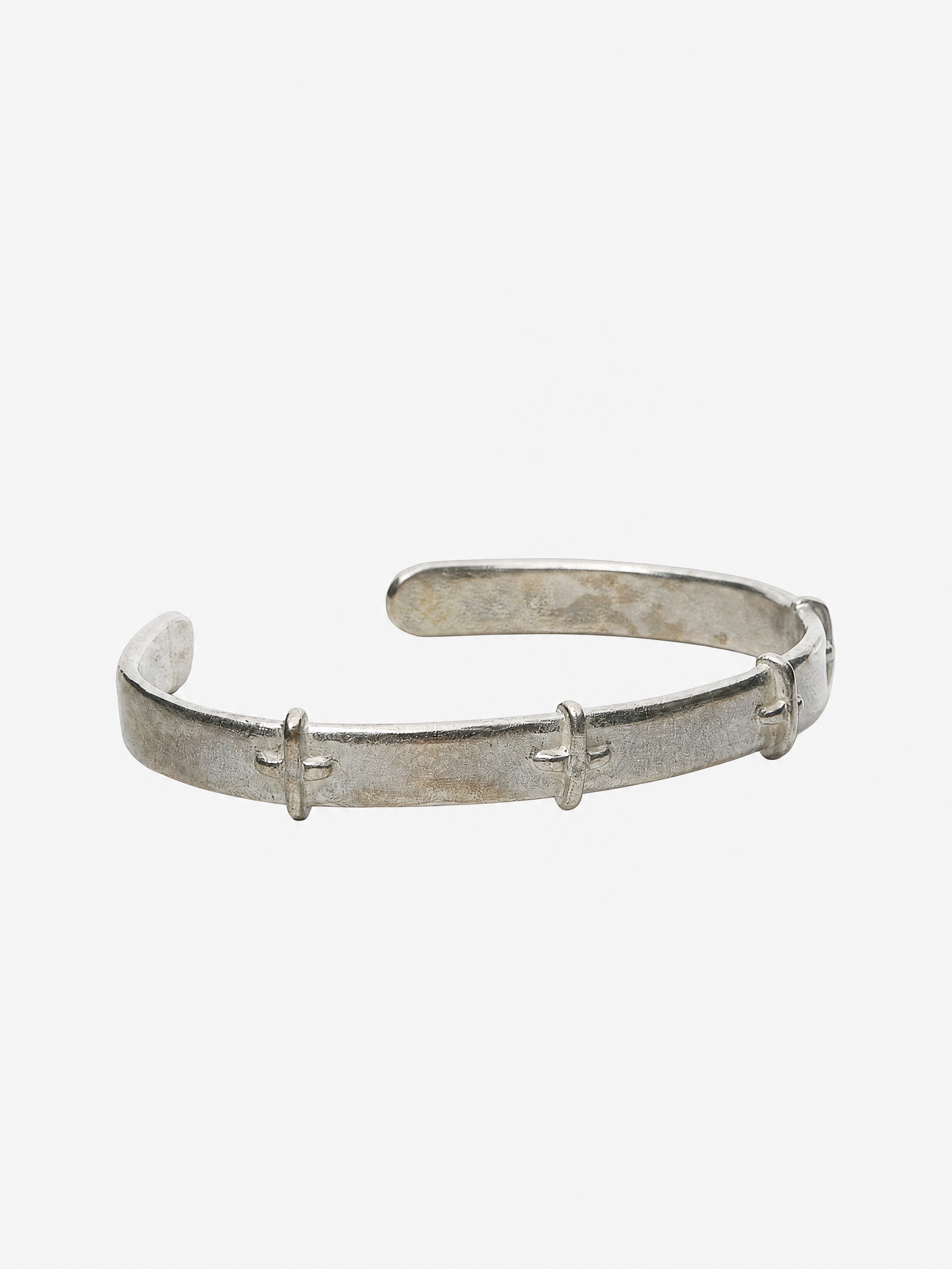 Grey accessories, front view