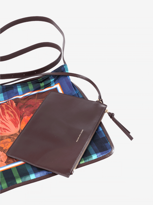 Blue bag, front view
