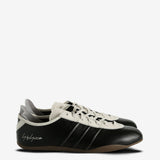 Black shoes,front view