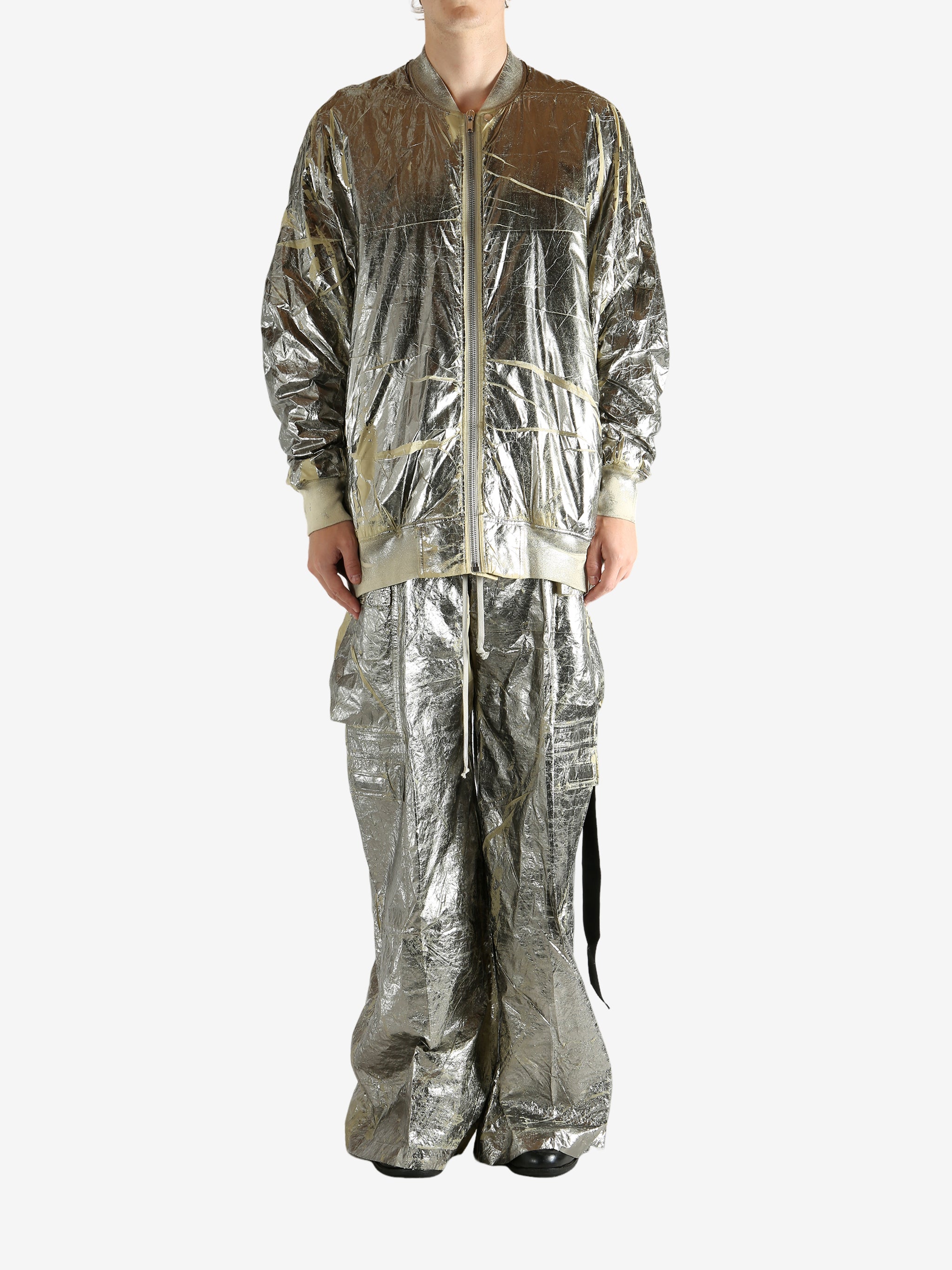 Yellow jacket, full body view