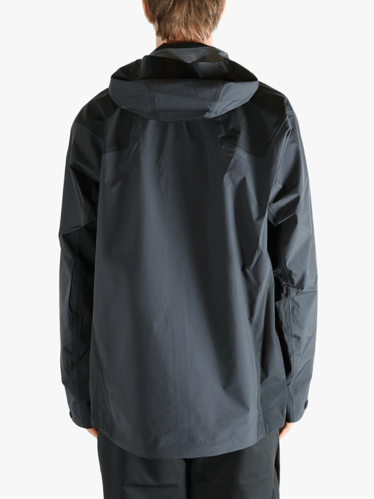 Black jacket worn by a person, showing the  jacket's fit