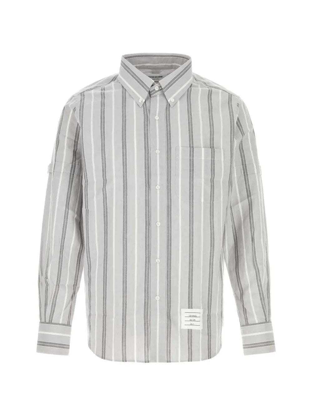 Grey shirt, front view