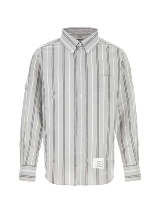 Grey shirt, front view