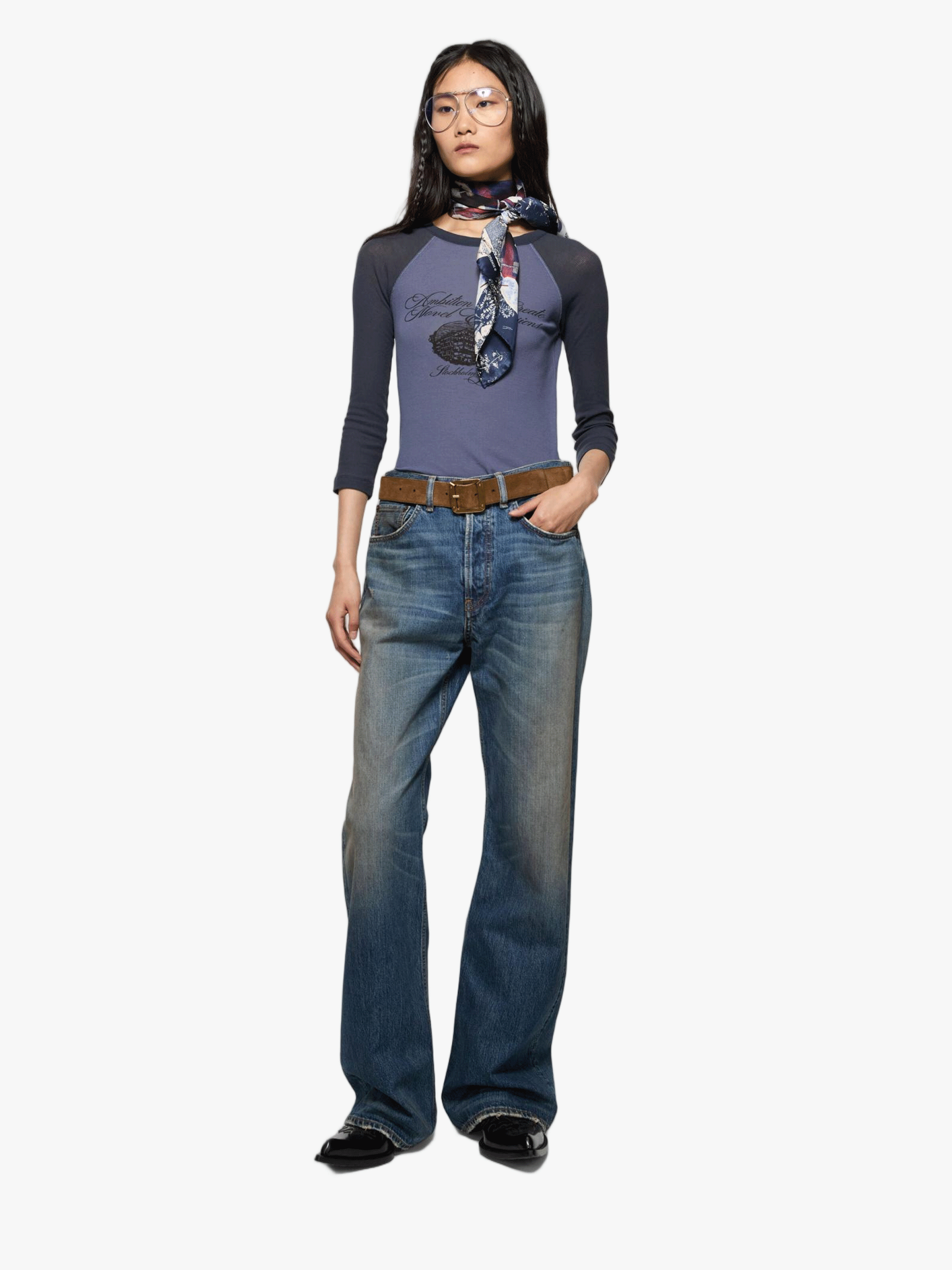 Blue t-shirt, full body view