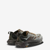 Black sneaker,back view