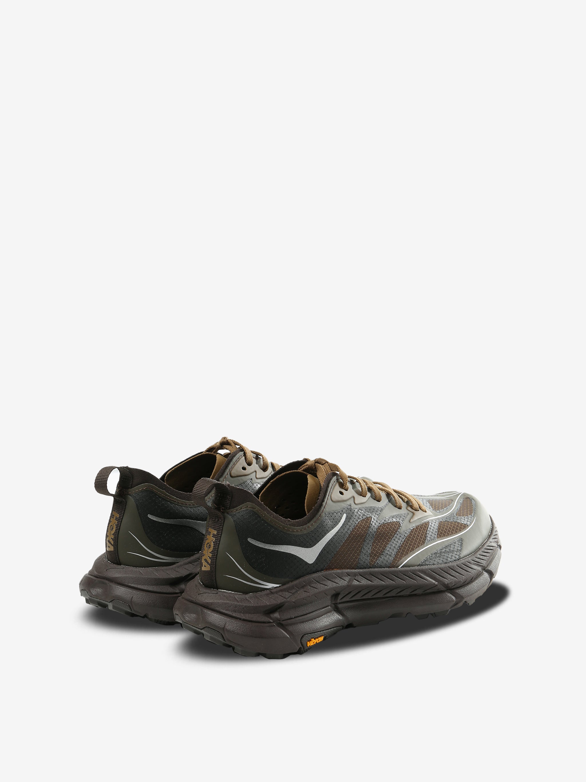 Black sneaker,back view