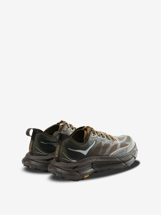 Black sneaker,back view