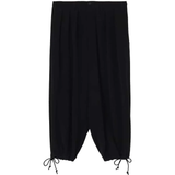 Black pant, front view