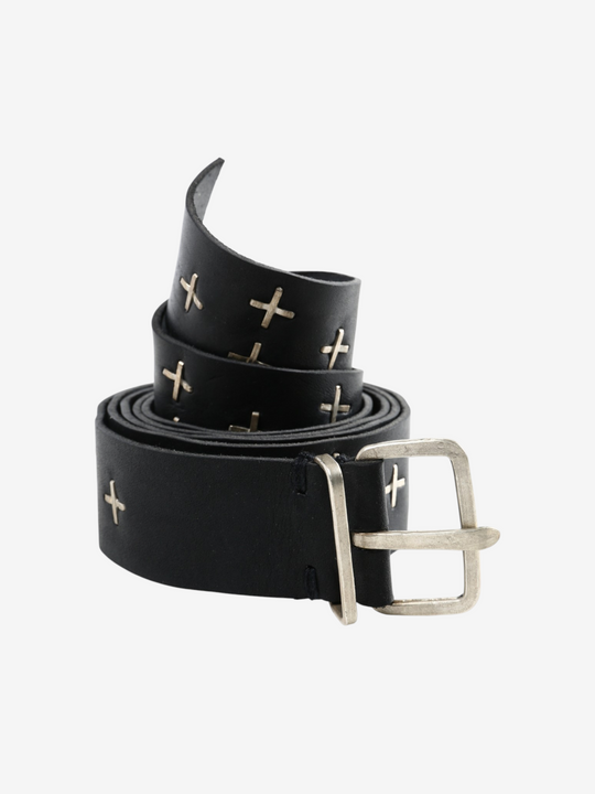 Black accessories, front view