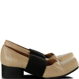 tan shoes,front view