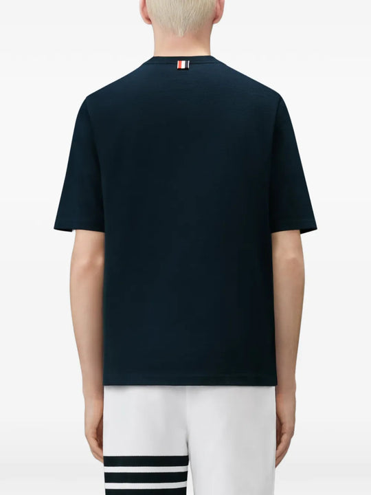 White t-shirt, full body view