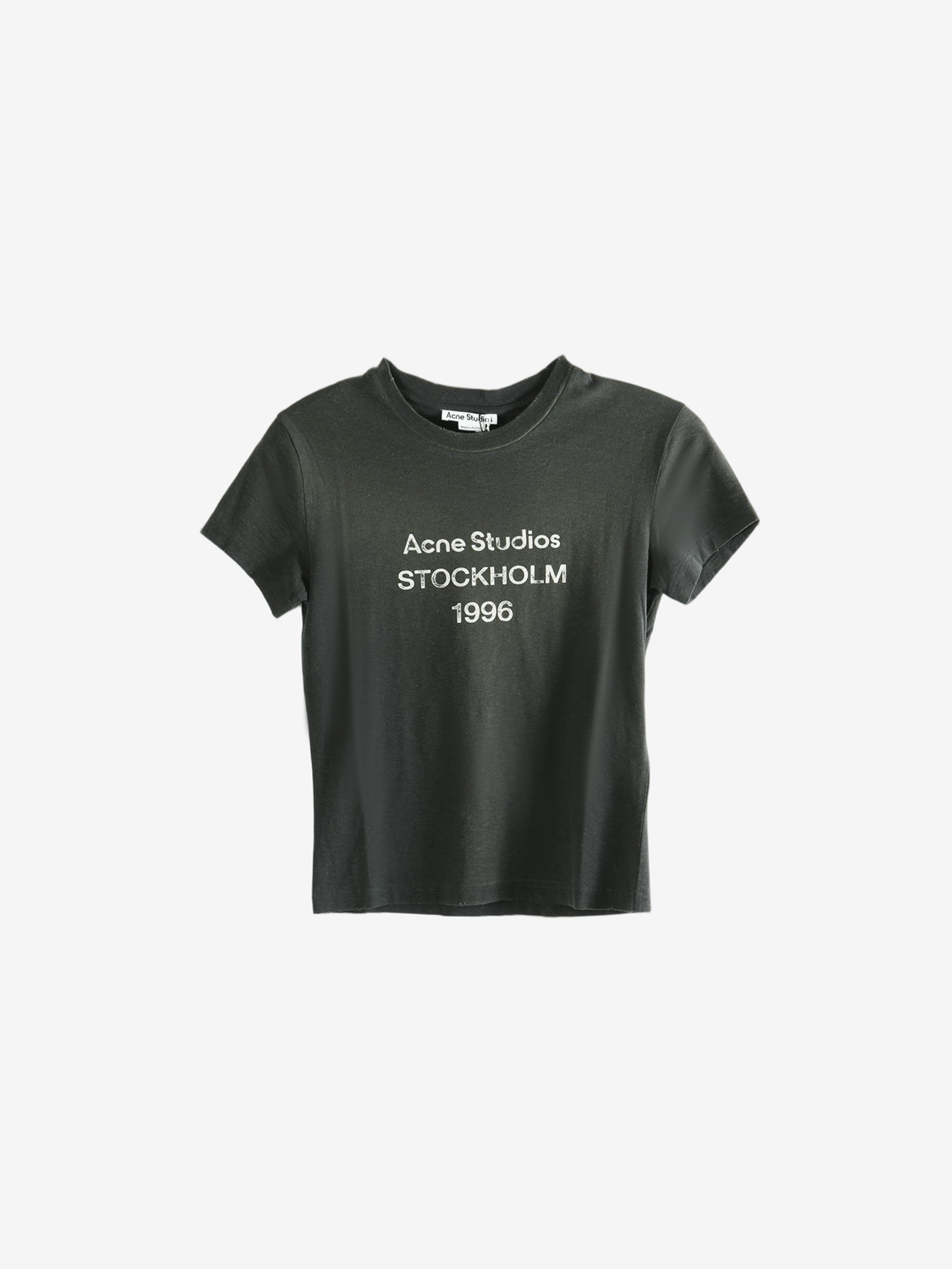 Black t-shirt, gront view