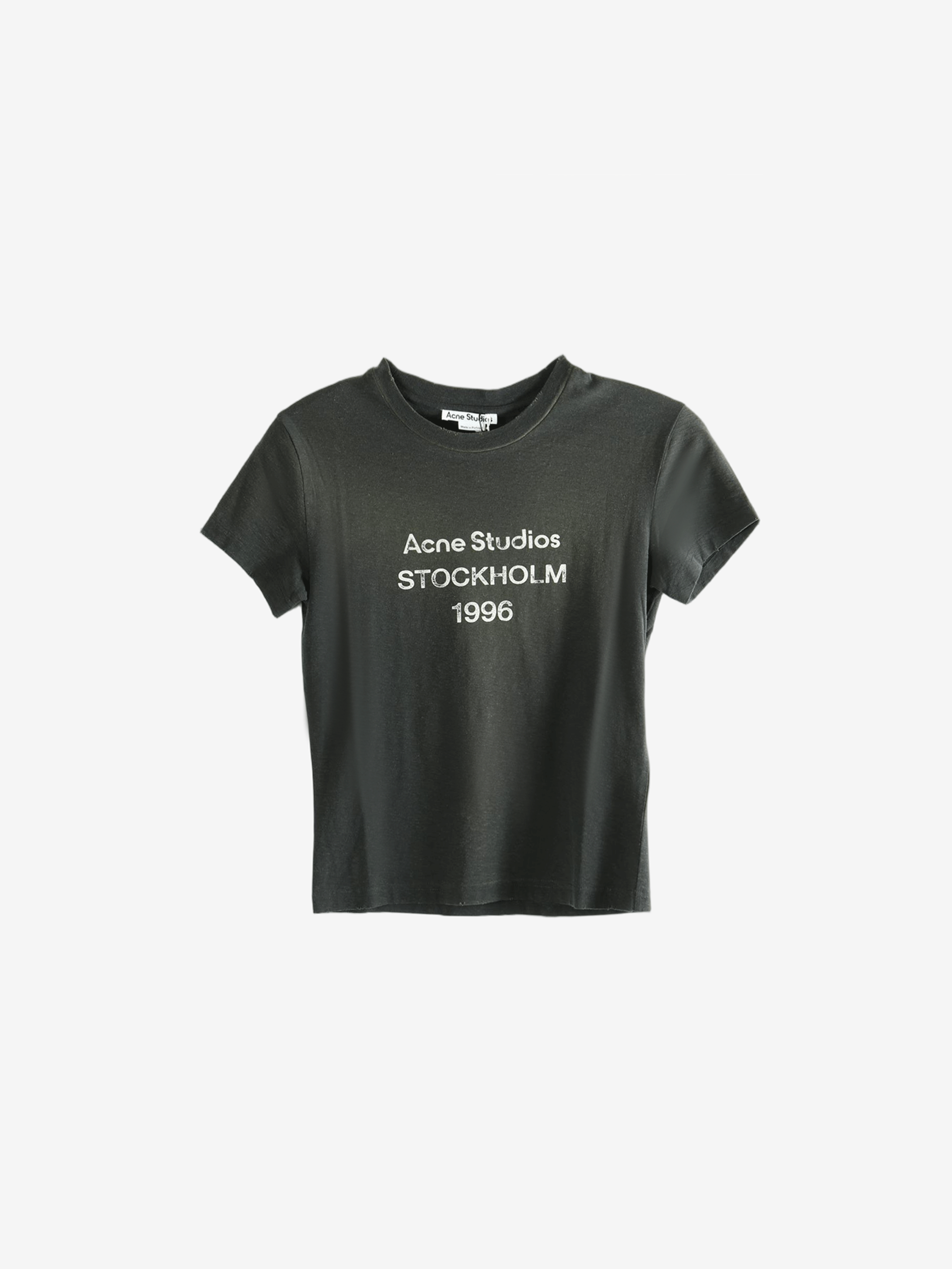Black t-shirt, gront view