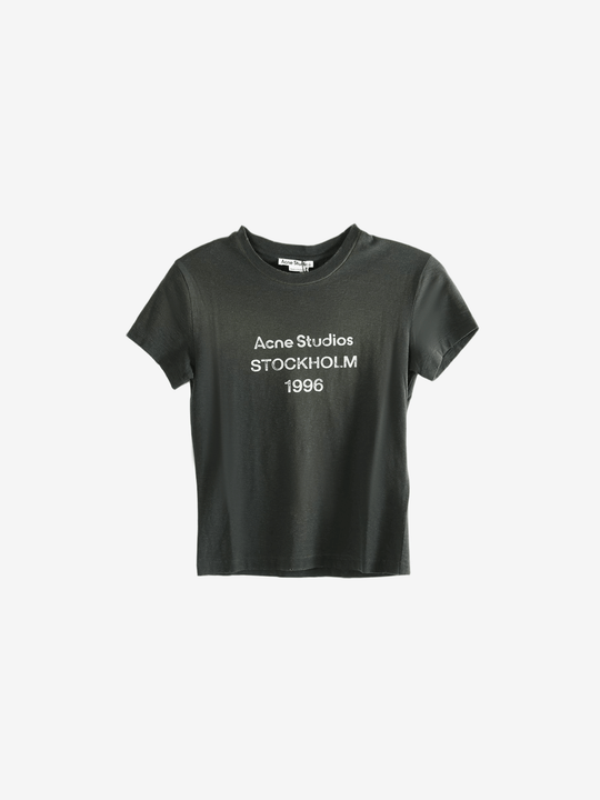 Black t-shirt, gront view