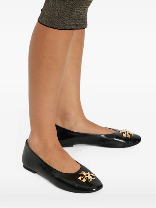 Black shoes, front view