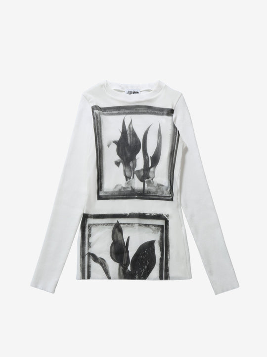 White top, front view