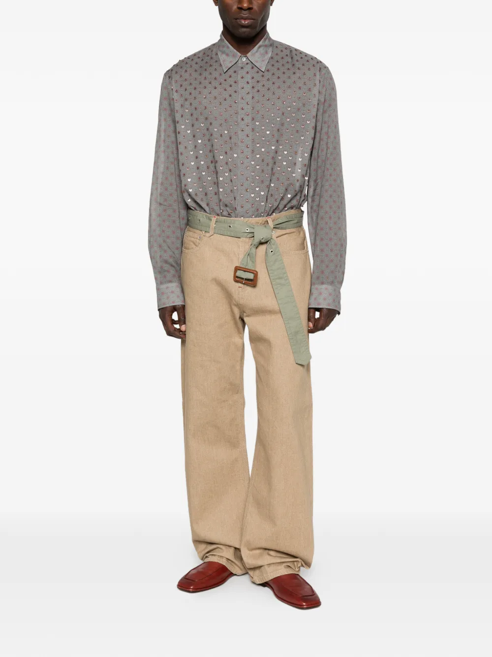 Grey shirt, full body view