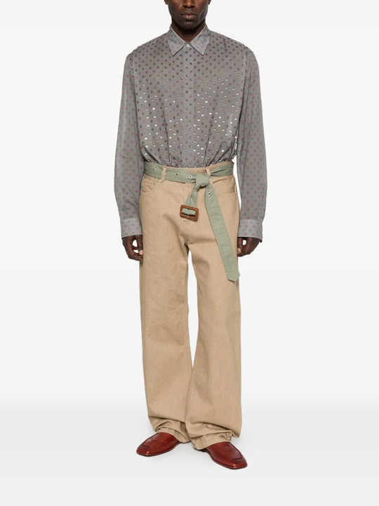 Grey shirt, full body view