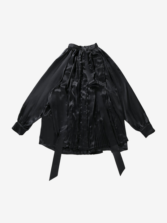 Black shirt, front view