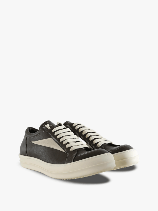 Black shoes, front view
