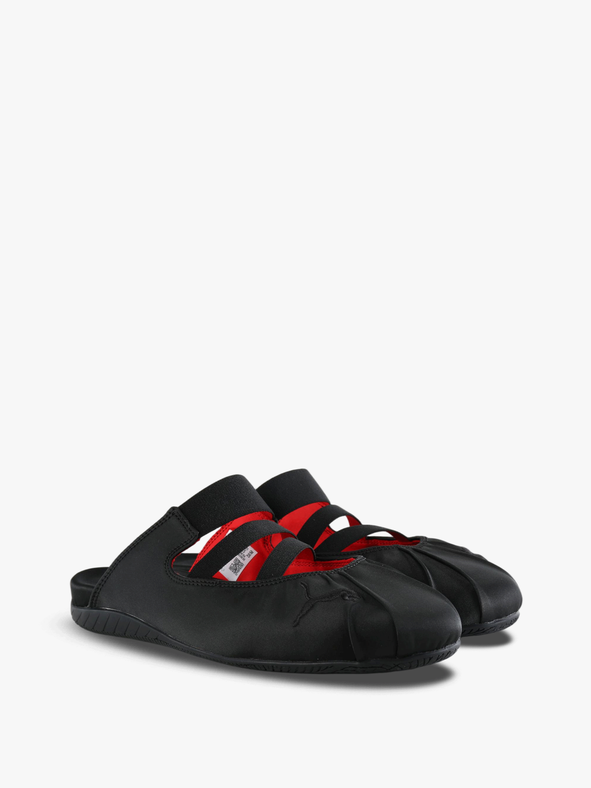 Black shoes, front view